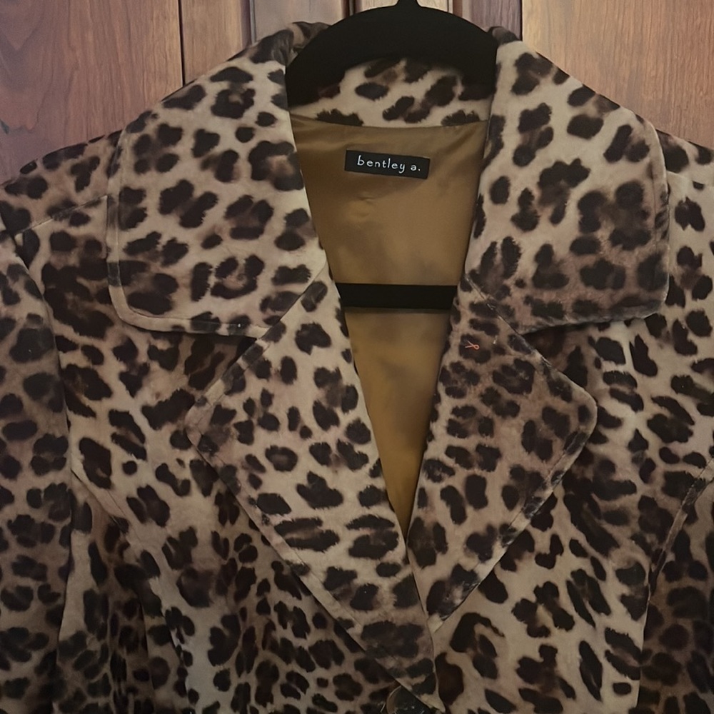 Bentley a. cheetah print Knee length coat, size large - Picture 3 of 8